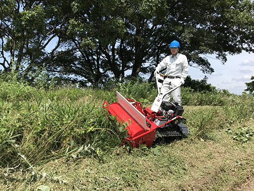 履带乘坐式割草机