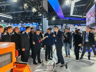 中国国际应急展快讯：应急管理部部长王祥喜了解明升国际智能装备集团无人化装备创新与应用情况！