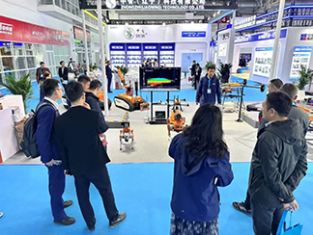 【消防机器狗系列亮相石油展】北京明升国际灭火四足机器狗、侦察四足机器狗、运输四足机器狗、消防系留灭火无人机等重点装备亮相展会！